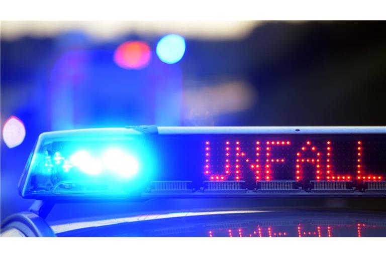Die Polizei sicherte die Unfallstelle. (Symbolbild)