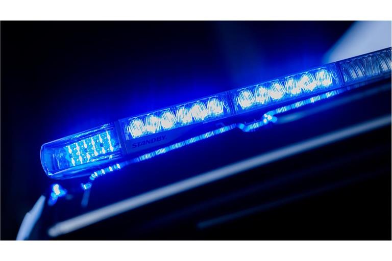 Die Polizei sperrte die Autobahn (Symbolbild).
