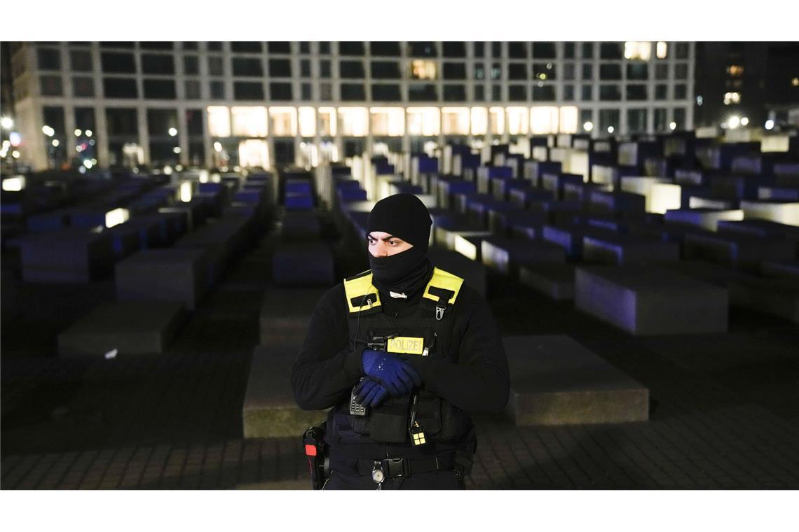 Angriff am Holocaust-Mahnmal antisemitisch motiviert Die Polizei sprach von einem spitzen Gegenstand.