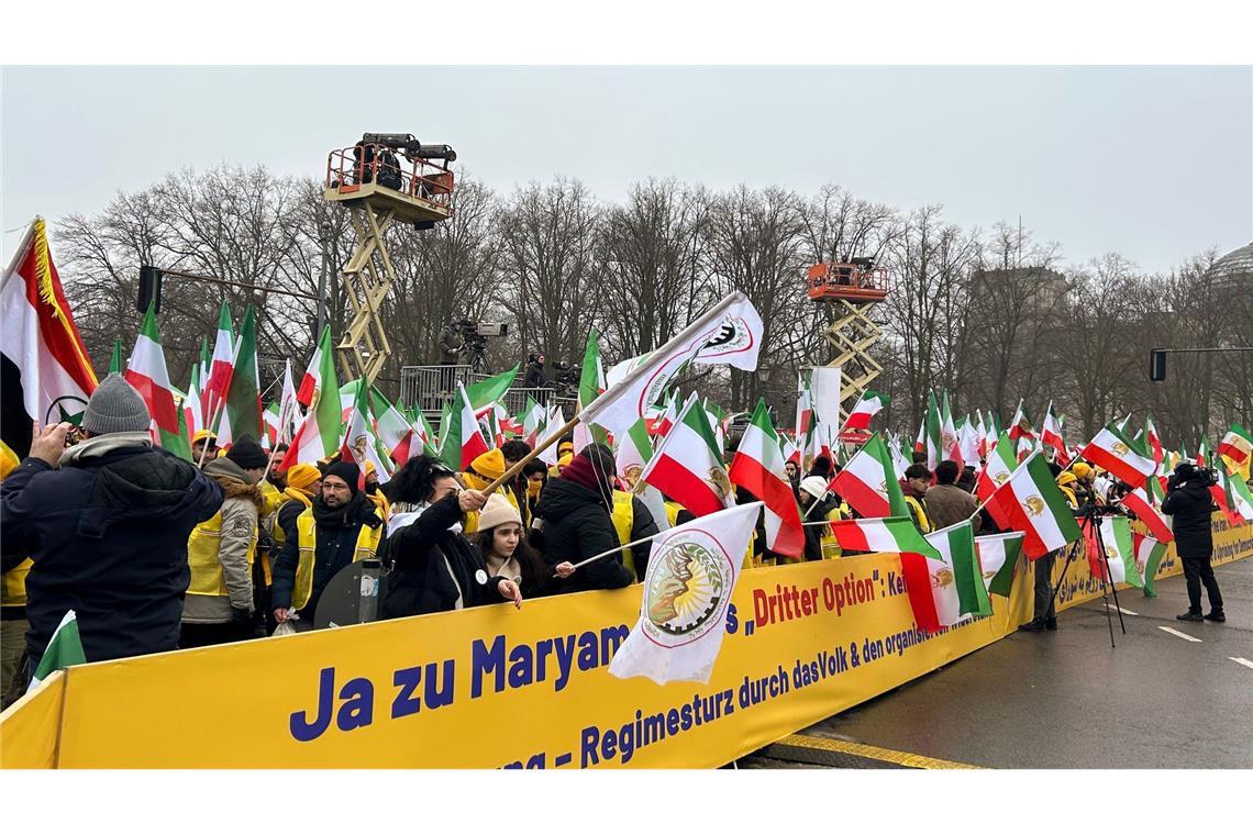 Die Polizei spricht von einem friedlichen Verlauf.