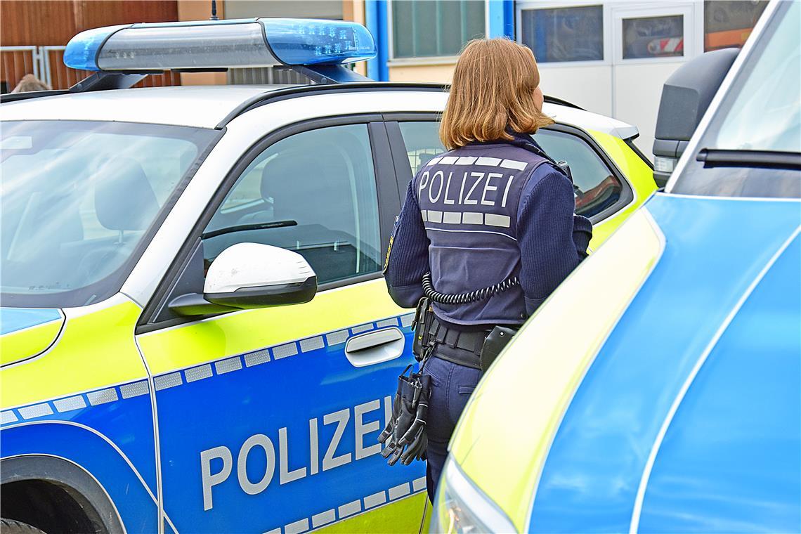 Die Polizei stellte den Mann schließlich in Beutelsbach. Symbolfoto: Tobias Sellmaier