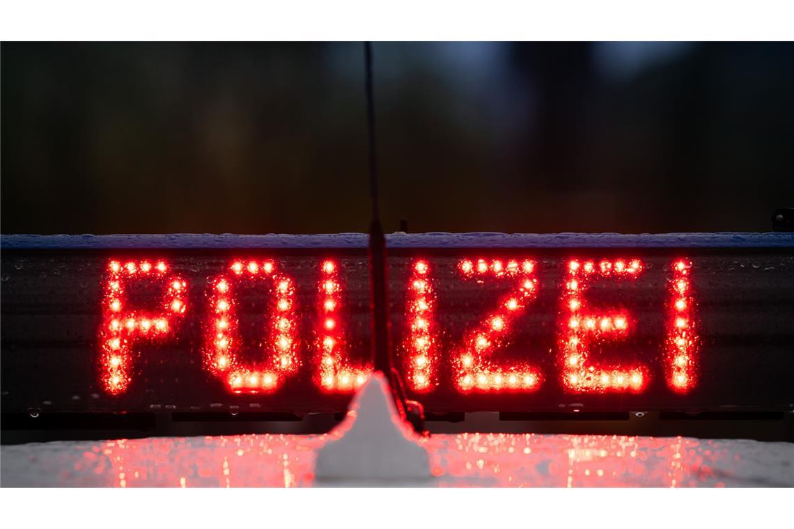 Die Polizei stoppte das überladene Auto. (Symbolbild)