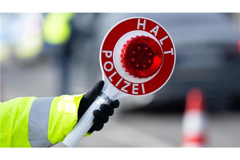 Die Polizei stoppte den Mann (Symbolbild).