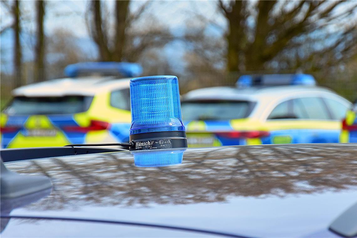 Die Polizei sucht nach einem Mann in Korb. Symbolfoto: Tobias Sellmaier