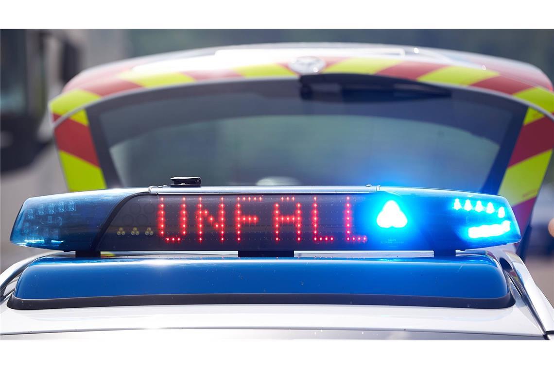 Radfahrer stirbt bei Zusammenstoß mit Auto - Fahrer flüchtet Die Polizei sucht nach Zeugen. (Symbolbild)