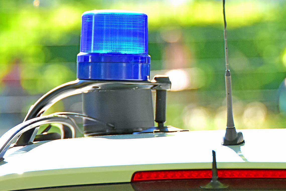 Die Polizei sucht nach Zeugen. Symbolbild: Tobias Sellmaier
