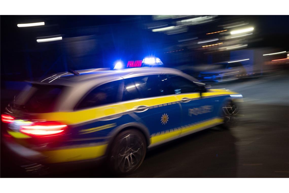 Unbekannte beschmieren Tesla-Gebäude Die Polizei sucht Zeugen. (Symbolbild)