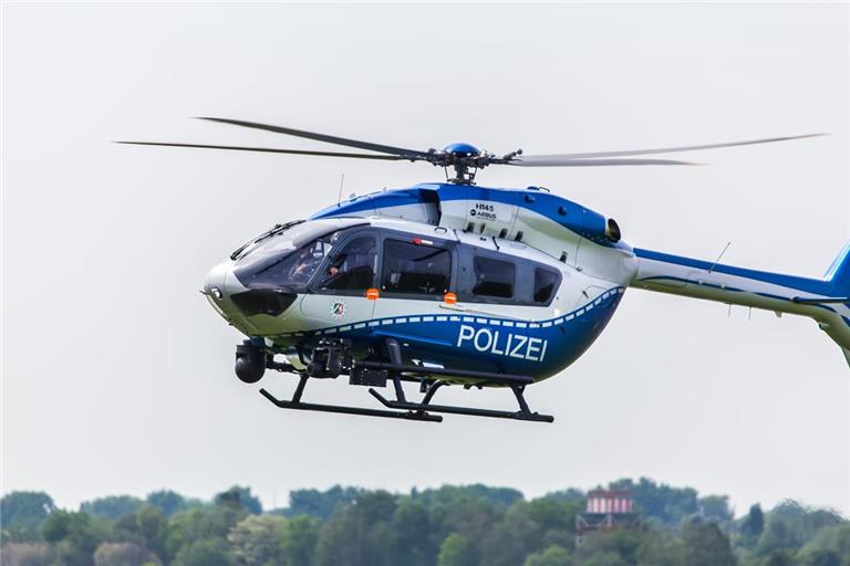 Die Polizei suchte auch mit einem Hubschrauber nach dem 11-Jährigen. Symbolbild: Tobias Arhelger / Adobe Stock