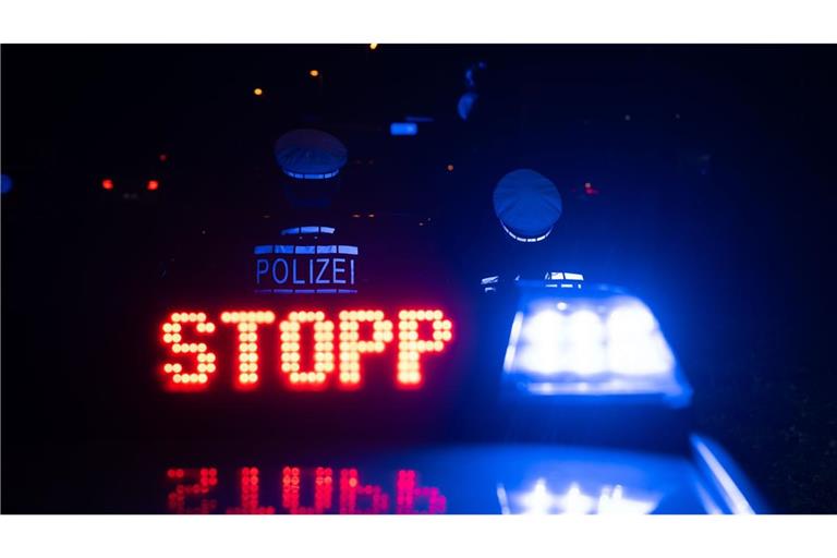 Die Polizei unterzog dem Fahrer einen Alkoholtest. (Symbolbild)