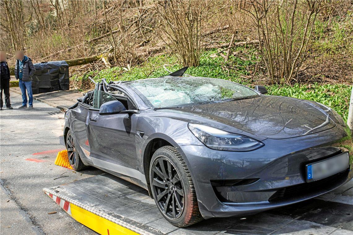 Die Polizei vermeldet den Tod des Fahrers. Foto: 7aktuell.de/Simon Adomat