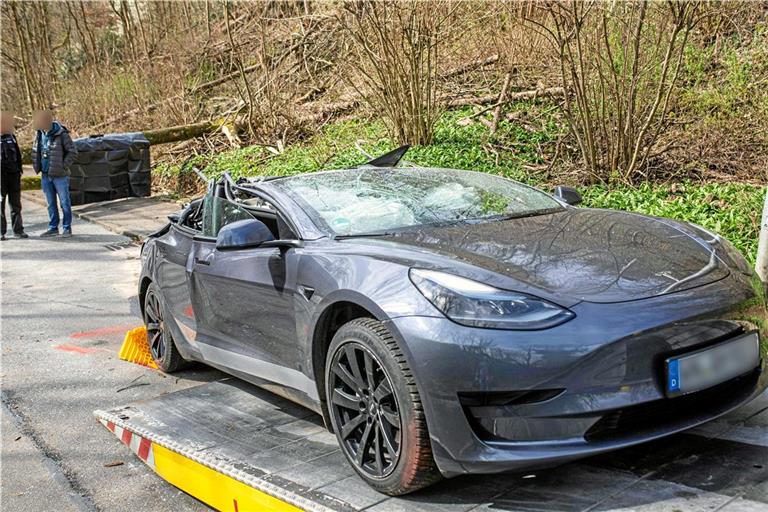 Die Polizei vermeldet den Tod des Fahrers. Foto: 7aktuell.de/Simon Adomat