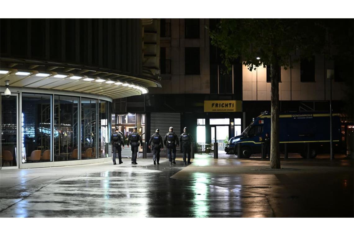 Die Polizei wachte mit einem Großaufgebot über die Einhaltung nächtlicher Beschränkungen in französischen Städten.
