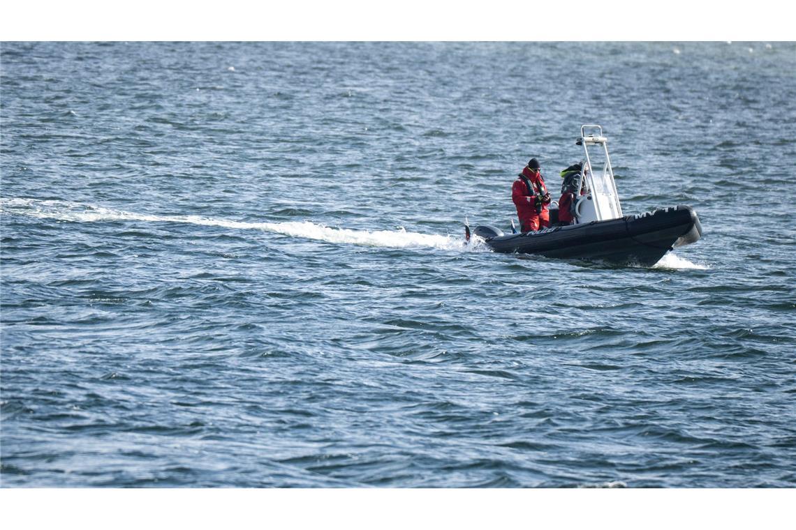 Die Polizei war auf der Ostsee unterwegs, um den Buckelwal zu betreuen.