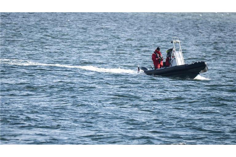 Die Polizei war auf der Ostsee unterwegs, um den Buckelwal zu betreuen.