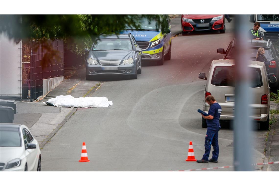 Polizei warnt vor Todesschützen von Menden - Fahndung läuft Die Polizei warnt vor dem flüchtigen Tatverdächtigen.