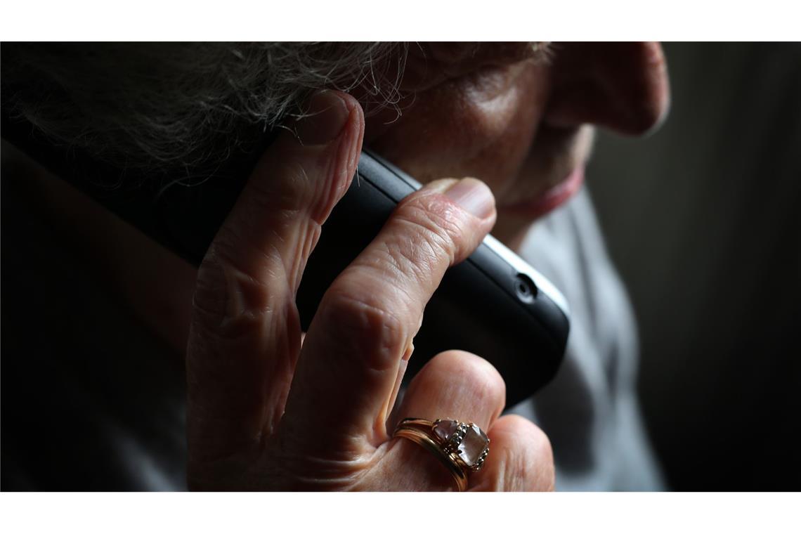 Polizei warnt vor Telefonbetrügern Die Polizei warnt vor Telefonbetrug im Kreis Reutlingen. (Symbolbild)