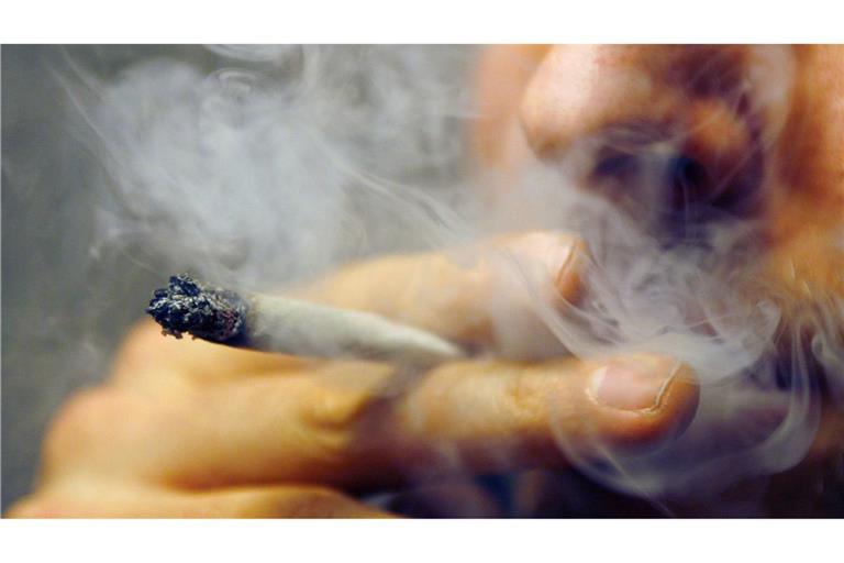 Die Polizeigewerkschaft äußert sich ein Jahr nach der Cannabis-Teillegalisierung. (Symbolbild)
