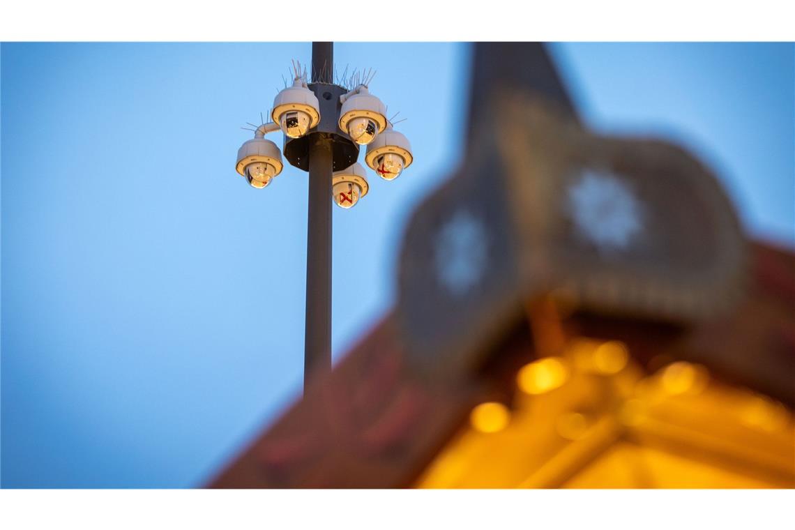 Polizei will alle Weihnachtsmärkte mit Kameras überwachen Die Polizeigewerkschaft würde es gerne sehen, wenn künftig alle Weihnachtsmärkte mit Kameras überwacht würden – so wie hier in Stuttgart.