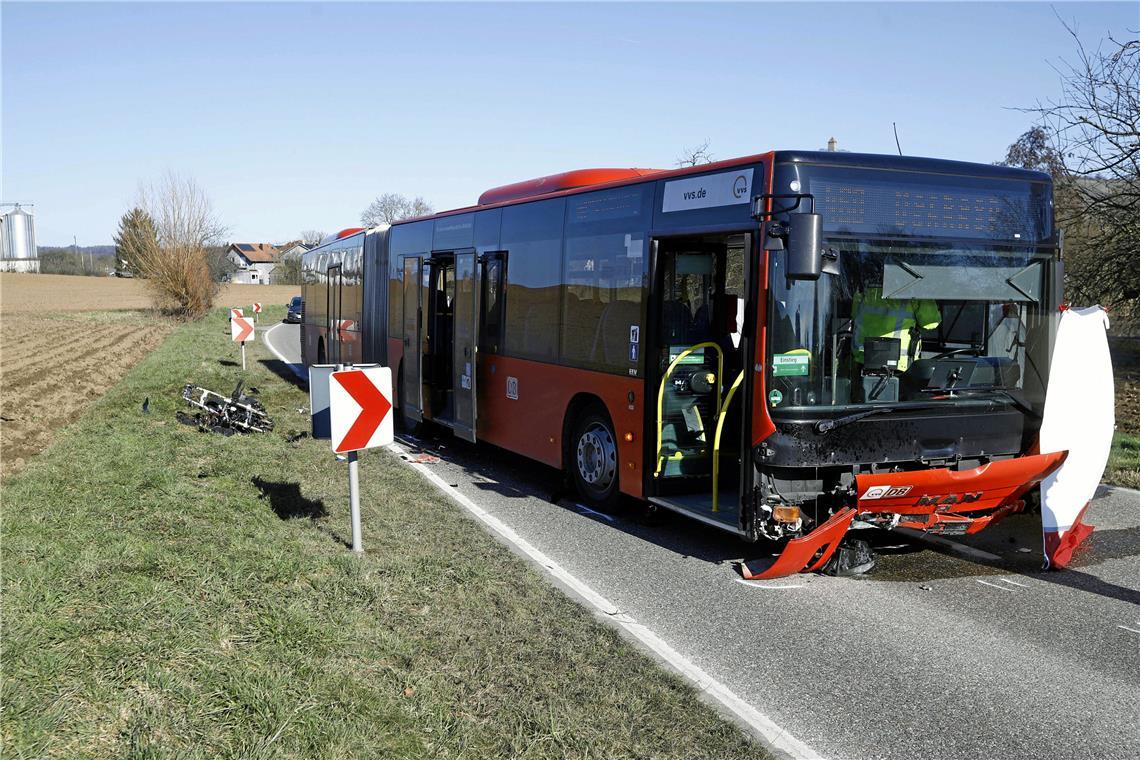 Tödlicher Motorradunfall bei Großbottwar Die polizeilichen Ermittlungen dauern noch an. Foto: 7aktuell.de/Simon Adomat