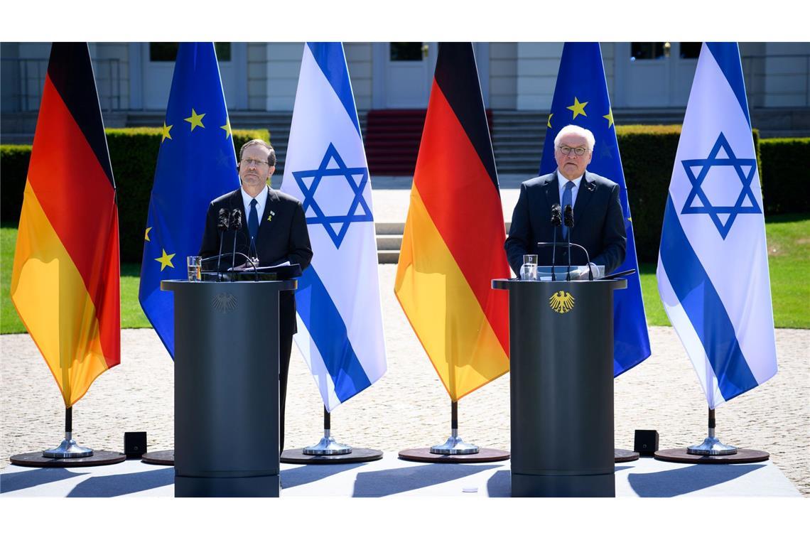 Deutsch-israelisches Jubiläum im Schatten des Gaza-Krieges Die Präsidenten Deutschlands und Iraels, Steinmeier und Herzog, berichten in einer Pressekonferenz über ihr Gespräch.