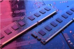 Die Preise für Arbeitsspeicher steigen rasant. Oft sind RAM-Riegel sogar ausverkauft. Was hinter der RAM-Krise steckt und wann sich die Preise wieder normalisieren könnten.