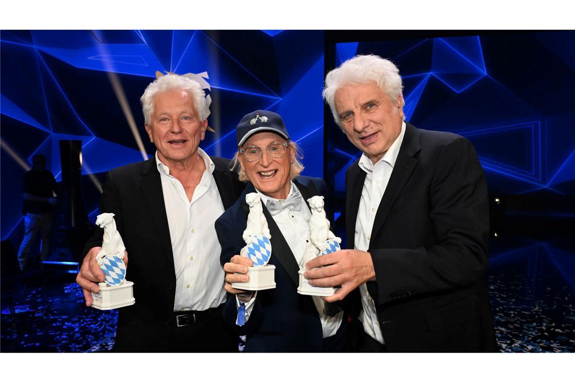 Bilder des Tages Die Preisträger Miroslav Nemec (l-r), Otto Waalkes und Udo Wachtveitl stehen bei der Verleihung des TV- und Streaming-Awards "Blauer Panther" in der BMW Welt in München auf der Bühne.