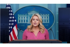 Die Pressesprecherin des Weißen Hauses, Karoline Leavitt, spricht während eines Briefings im Weißen Haus zu Journalisten. (Archivfoto).