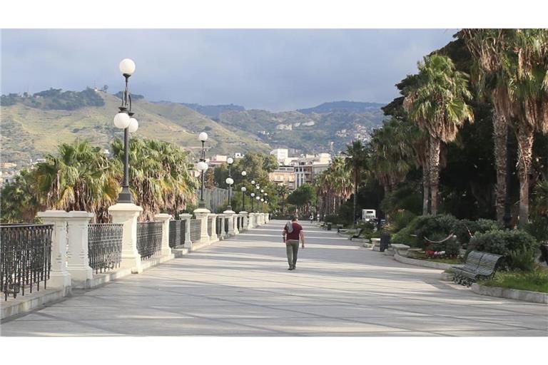 Die Promenade in Reggio Calabria wirkt beschaulich. Und doch ist in der Region die kalabrische Mafia zuhause.