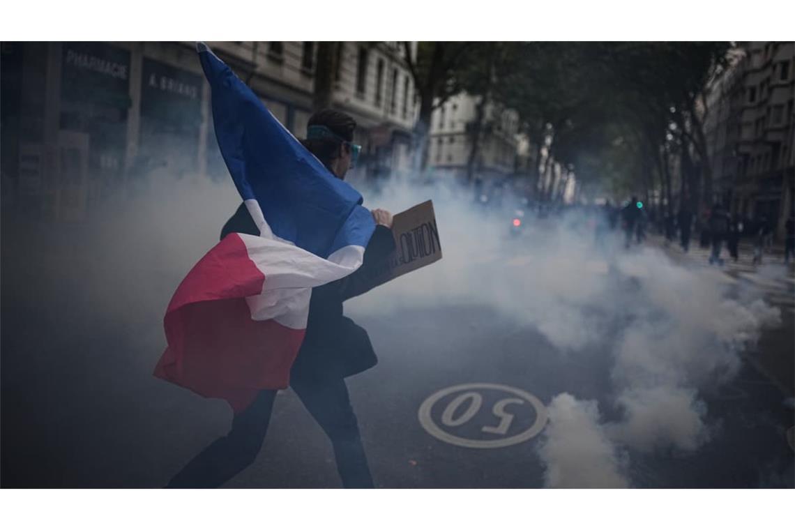 Die Proteste gegen steigende Lebenshaltungskosten gehen auch an diesem Wochenende weiter – wie hier in&nbsp;in Lyon.