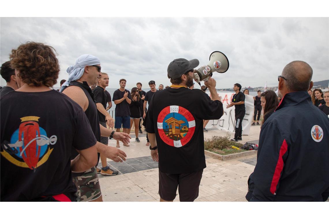 Streik der Rettungsschwimmer auf Mallorca und Ibiza Die Protestierenden beklagen Arbeitszeiten von teils mehr als 200 Stunden im Monat.