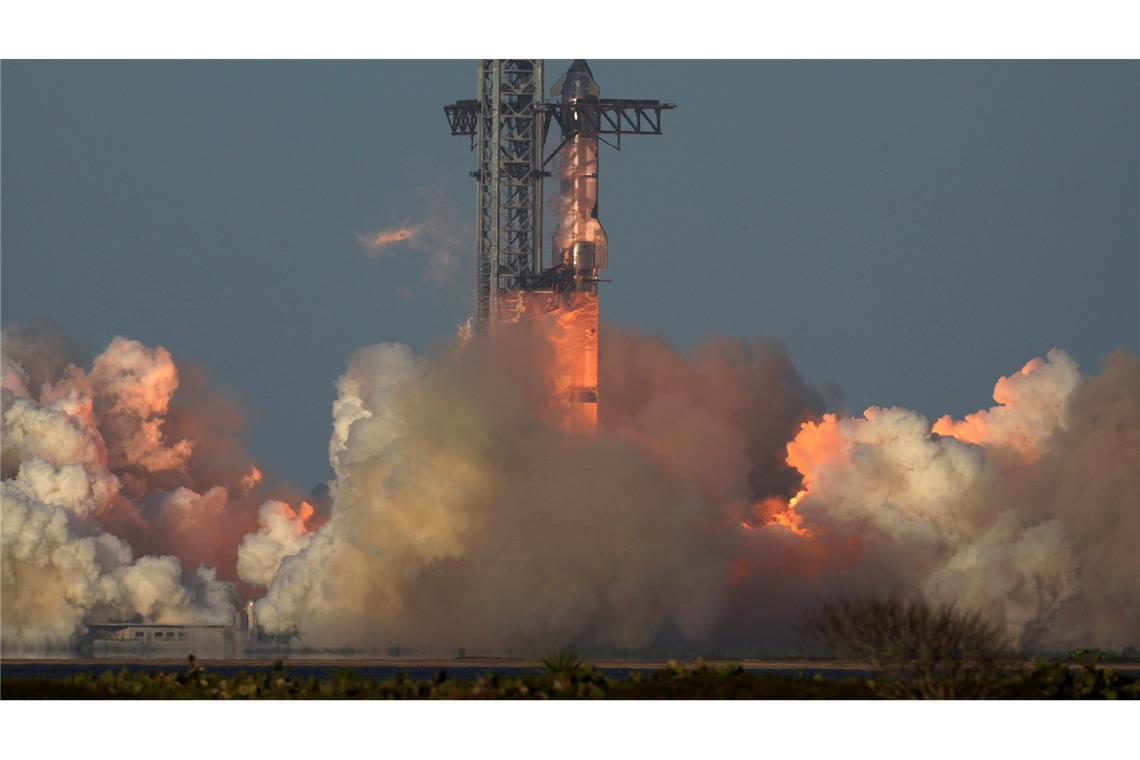 Bilder des Tages Die Rakete "Starship" von SpaceX hebt zu einem Testflug von der Starbase in Boca Chica ab.