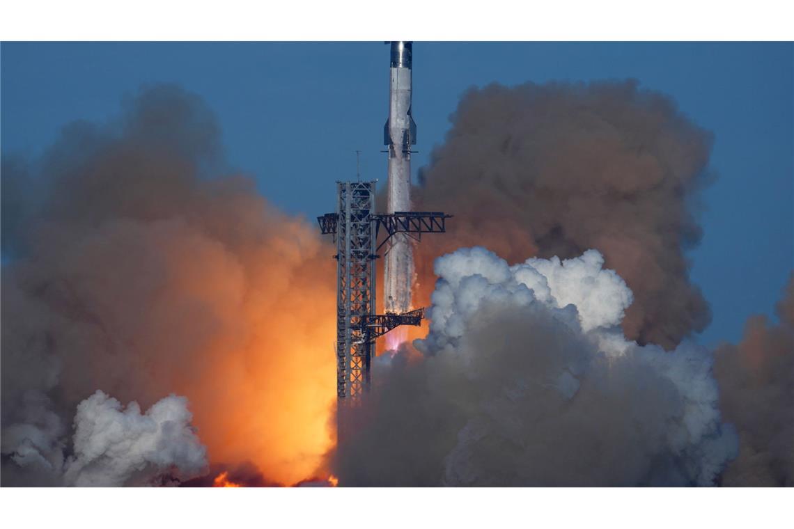 Klappt's diesmal? Riesen-Rakete Starship vor zehntem Test Die Rakete Starship von SpaceX startet zu einem Testflug von der Starbase in Boca Chica (Archivbild)