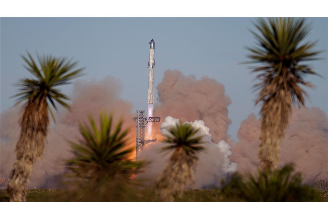 Rückschlag für Elon Musk bei siebtem Testflug von "Starship" Die Rakete "Starship" von SpaceX startet zu ihrem Testflug von der Starbase in Boca Chica.