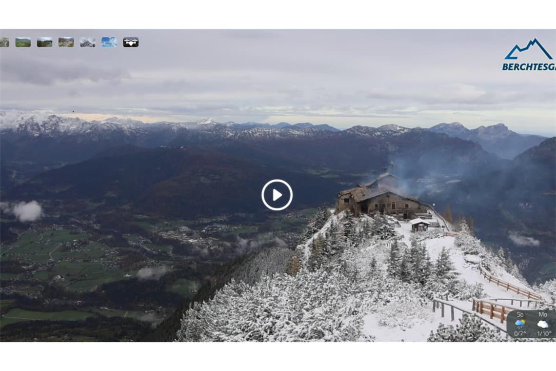 Die rauchenden Trümmer des Kehlsteinhauses&nbsp;– am Samstagmorgen von der Webcam aus gesehen.