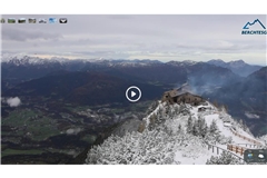 Die rauchenden Trümmer des Kehlsteinhauses&nbsp;– am Samstagmorgen von der Webcam aus gesehen.