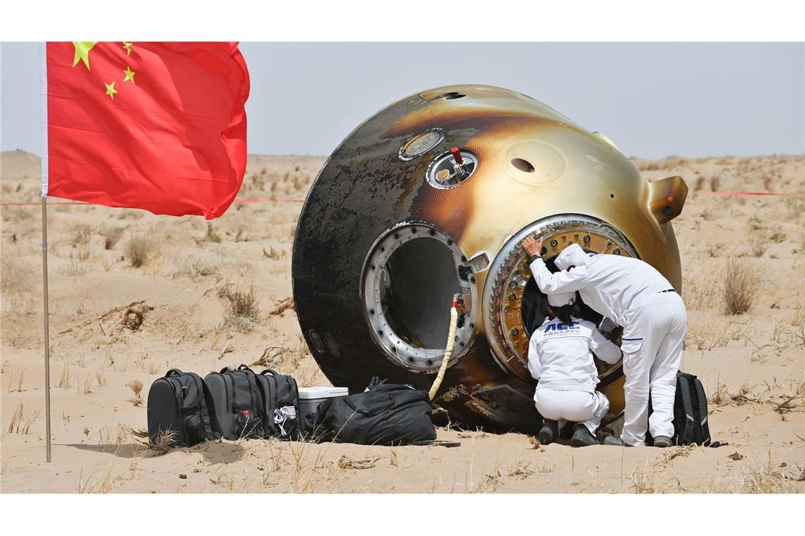 Die Raumkapsel der "Shenzhou 19" landete in der Wüste in der Inneren Mongolei.