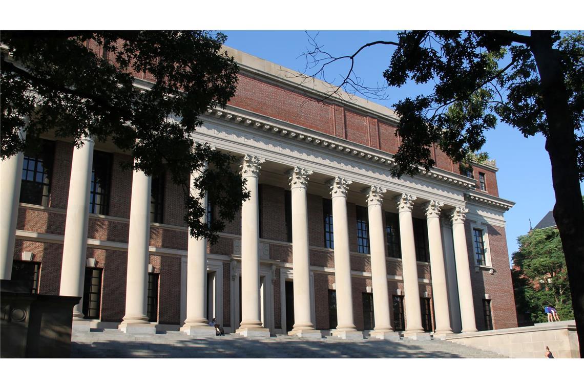 Obama lobt Elite-Uni Harvard für Haltung gegenüber Trump Die renommierte Harvard-Uni stellt sich dem Kurs der Trump-Regierung entgegen. (Archivbild)