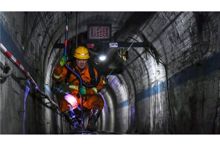 Die Rettungsarbeiten im Zuge von Chinas verheerendstem Minenunglück seit über 16 Jahren sind nach wie vor im Gange.