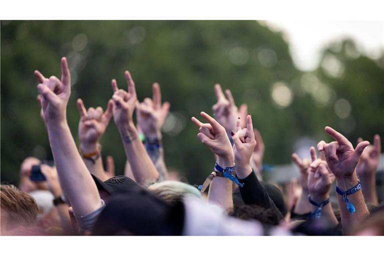 Die Rettungskräfte haben in diesem Jahr deutlich mehr Einsätze - eben weil deutlich mehr Menschen auf dem Festival sind.
