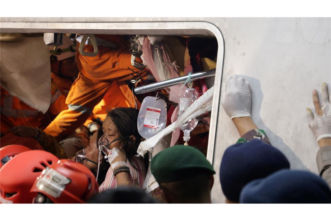 Die Rettungskräfte waren viele Stunden im Einsatz.