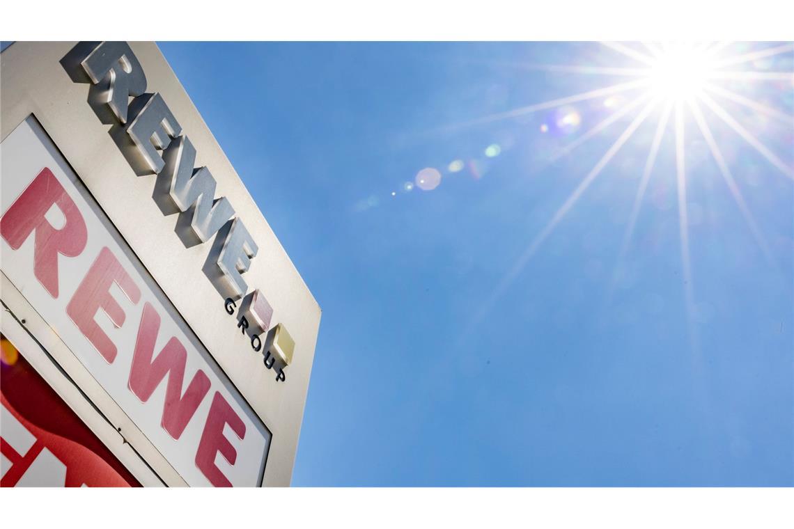 Die Rewe-Gruppe hat 2024 mehr Umsatz und Gewinn gemacht als im Vorjahr.