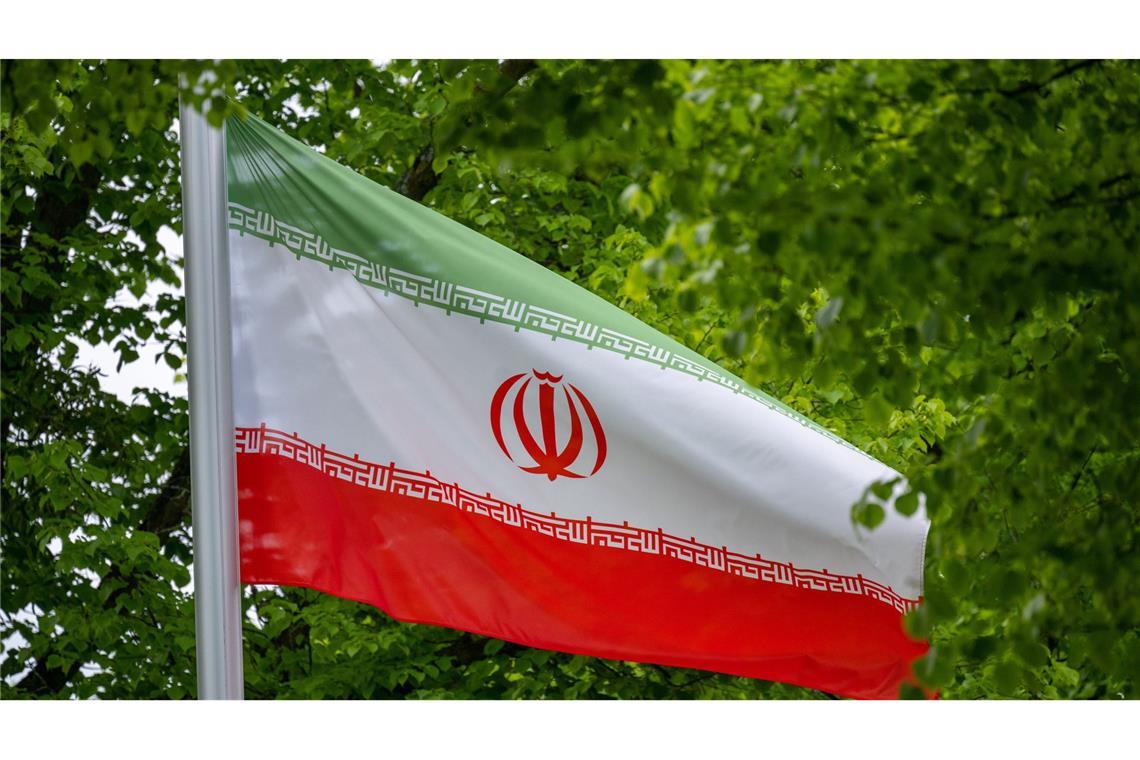 Unbekannter tötet zwei Revolutionsrichter im Iran Die Richter waren am Revolutionsgericht für die Verurteilung von Dissidenten und angeblichen Landesverrätern zuständig.