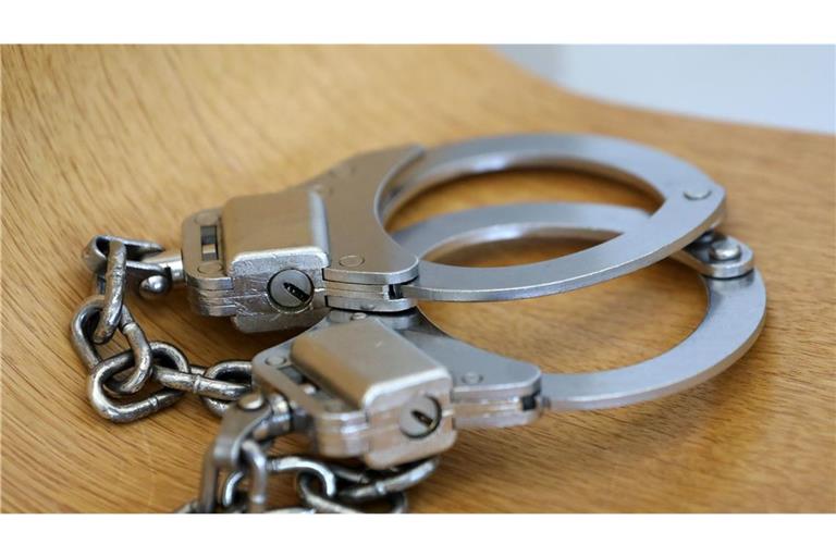 Die Richterin erließ nun einen Haftbefehl, weil der Mann nicht aufgetaucht war. (Symbolfoto)