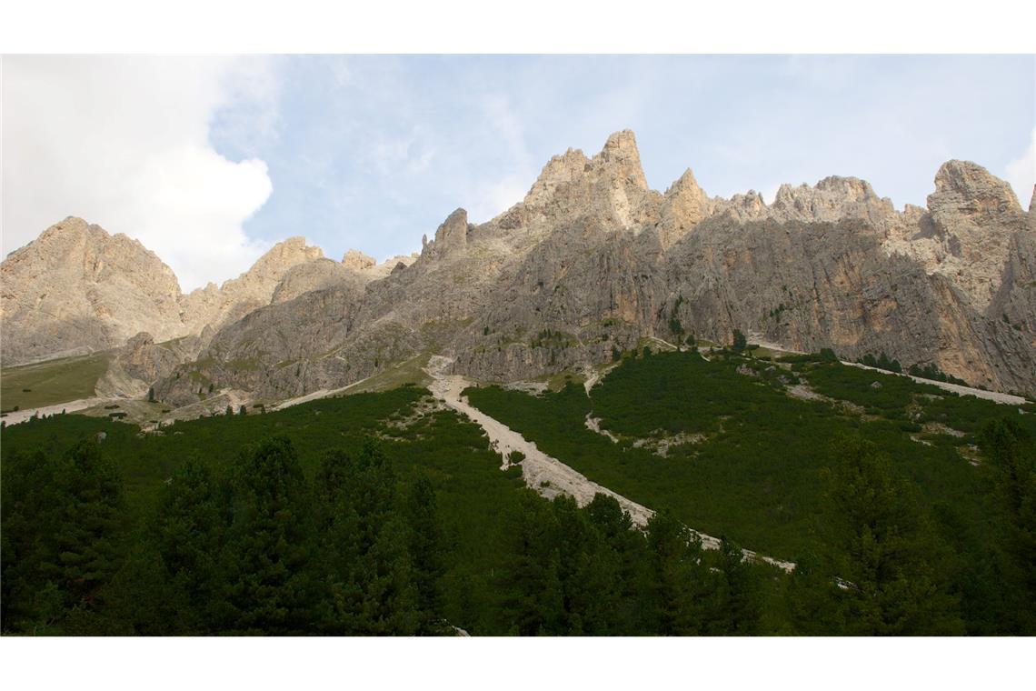 Deutscher Wanderer in Dolomiten tödlich verunglückt Die Rosengartengruppe gehört zu den bekanntesten Gebirgszügen in den Dolomiten. (Archivbild)