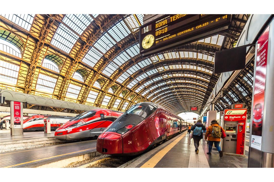 Die „Roten Pfeile“ im Mailänder Bahnhof