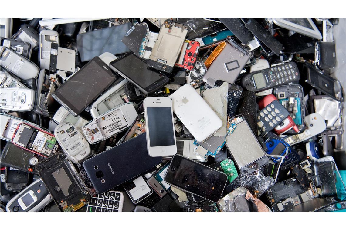 Vereinfachte Rückgabe von E-Zigaretten und Elektroschrott Die Rückgabe alter Elektrogeräte und ausgedienter E-Zigaretten soll einfacher werden (Symbolbild).