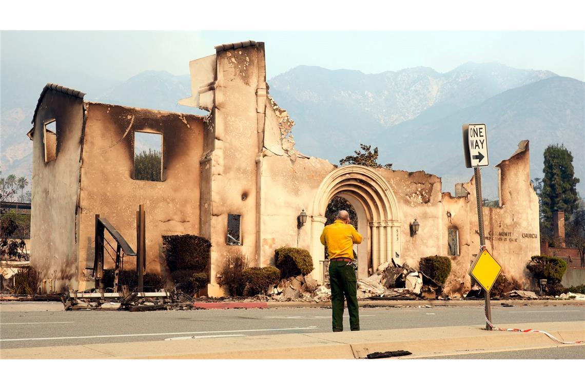 Brände in den USA: Kurze Entspannung, weiterhin große Gefahr Die Ruinen der eine Kirche in Pasadena.