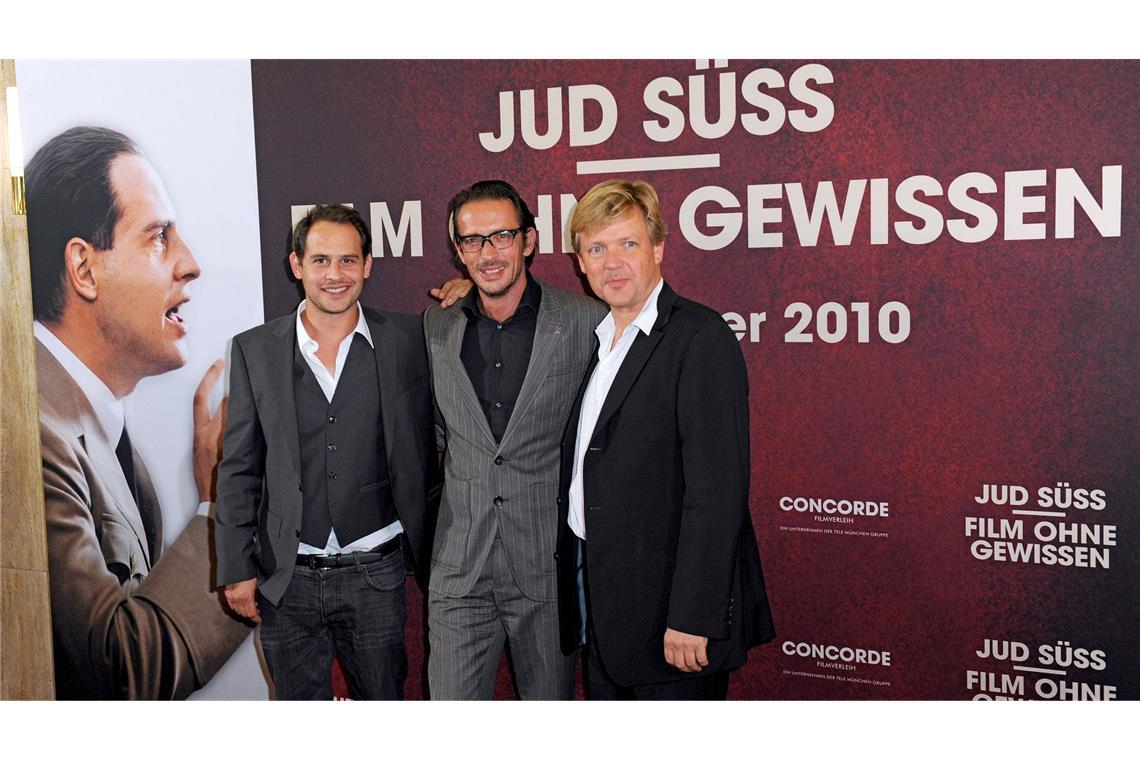 Der lange Schatten des schlimmsten Films der Geschichte Die Schauspieler Moritz Bleibtreu (Goebbels-Darsteller) und Justus von Dohnányi (Harlan-Darsteller) sowie der Regisseur Oskar Roehler bei einer Premiere des Kinofilms "Jud Süss - Film ohne Gewissen" in Essen. (Foto von 2010)