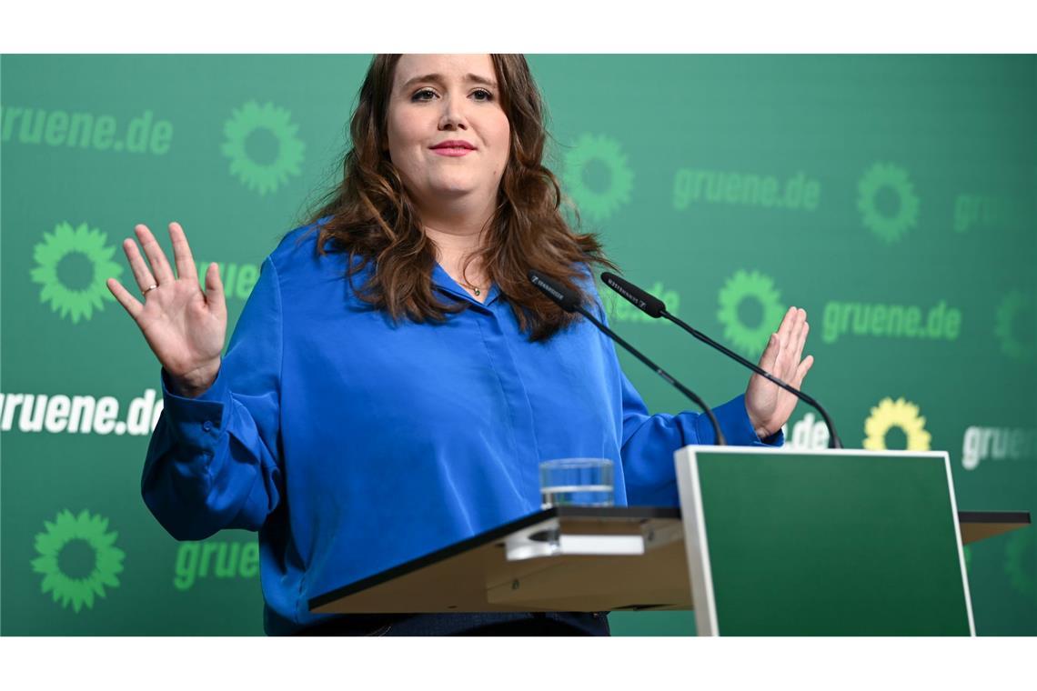 Zufriedenheit mit der deutschen Demokratie nimmt stark ab Die scheidende Bundesvorsitzende der Grünen, Ricarda Lang, ist in den vergangenen Jahren besonders häufig Ziel von hasserfüllten Verbalattacken geworden. (Archivbild)