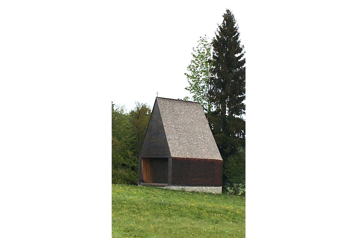 Wo coole Holzhäuser überall stehen Die Schindeln der Kapelle in Krumbach, entworfen von bernardo bader architekten, bestehen aus unbehandelter Lärche, die seit 2016 ordentlich nachgedunkelt ist. Man . . .